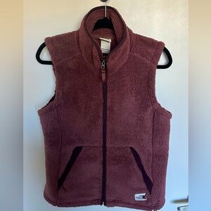 The North Face furry fleece vest in maroon